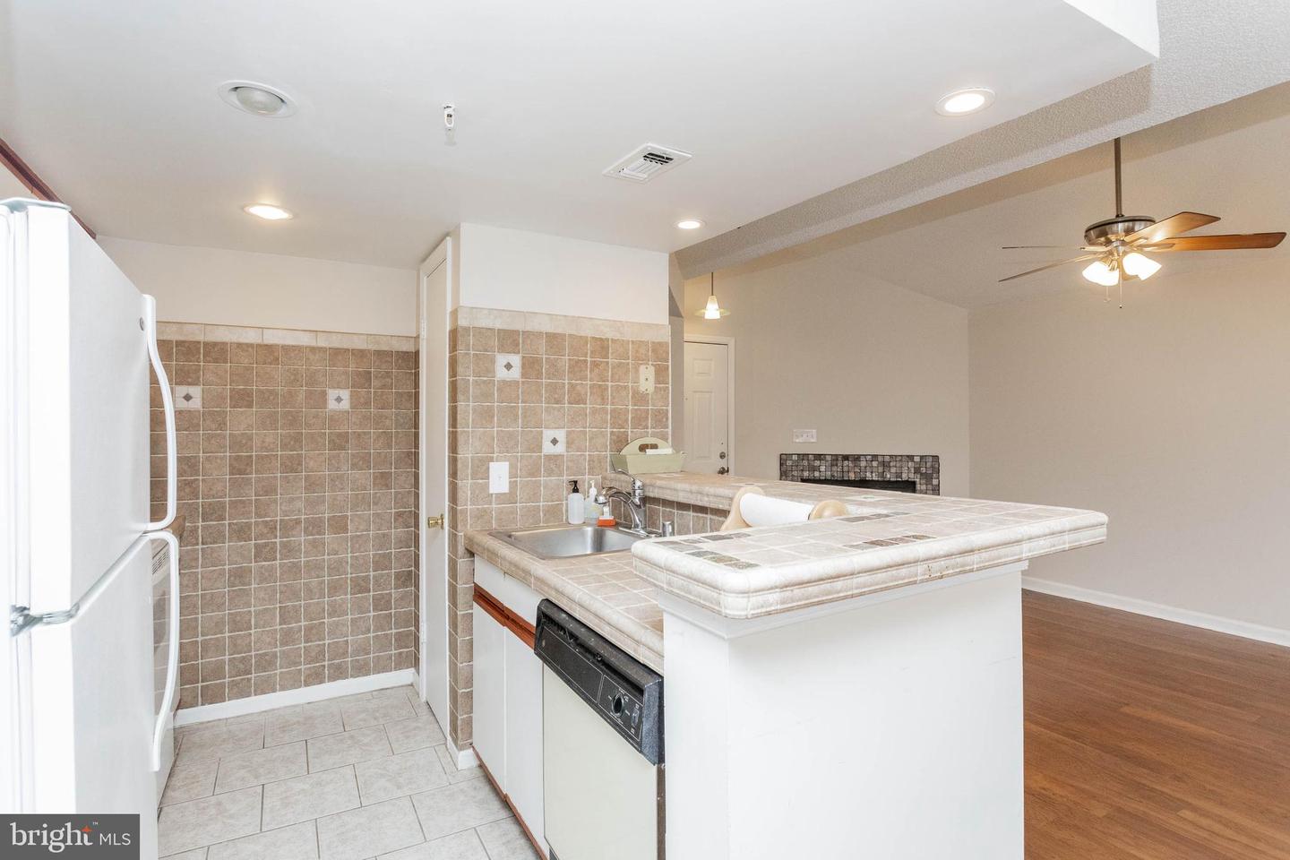 15829 Easthaven COURT Unit: 103
