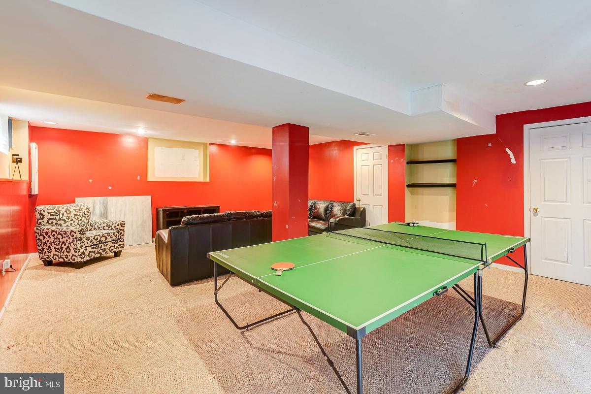 15409 Pine Tree COURT