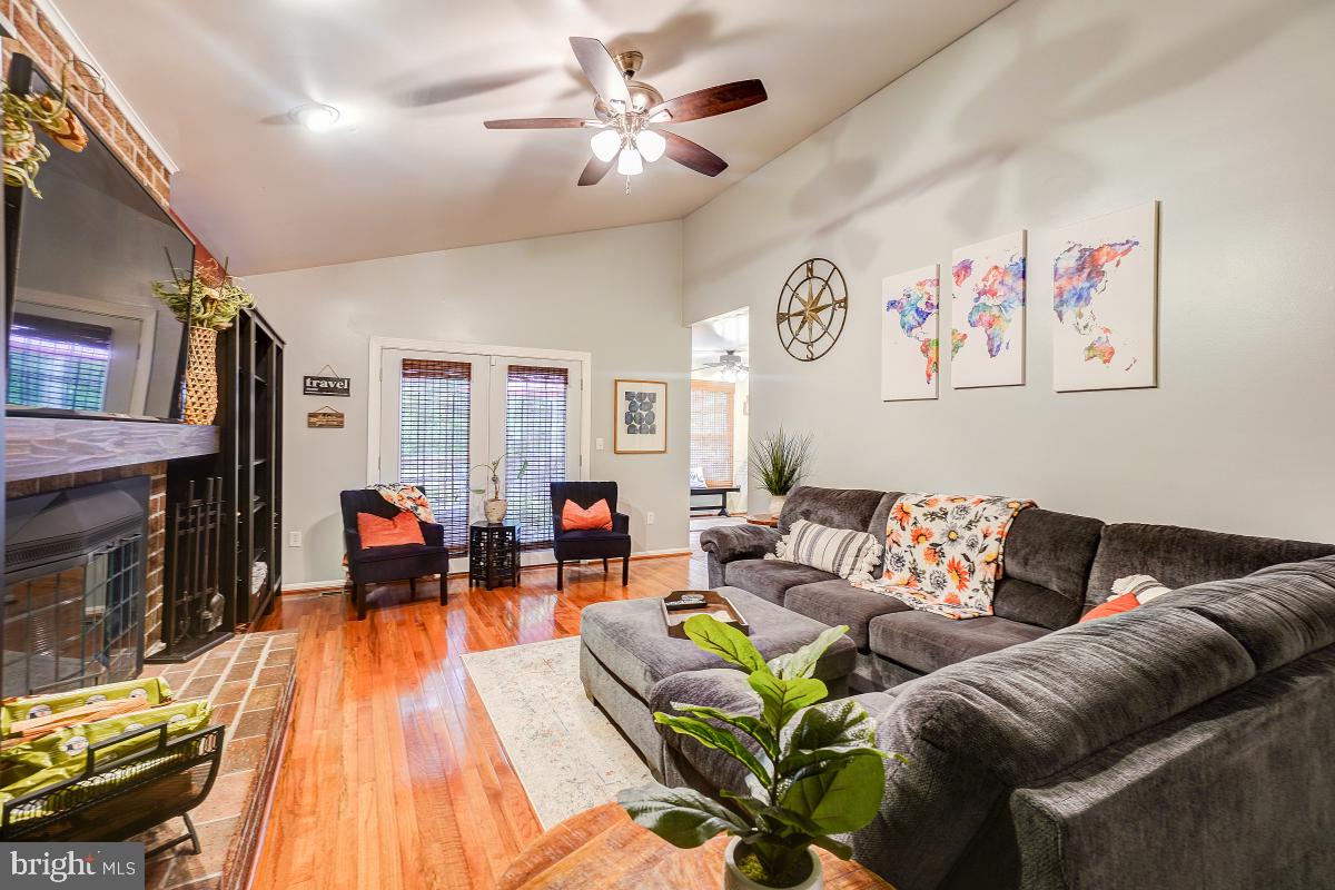15409 Pine Tree COURT