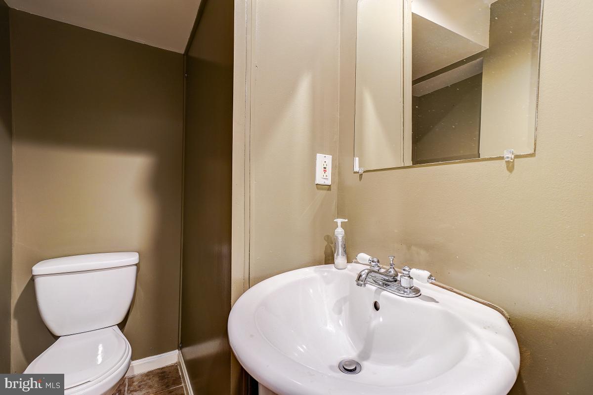 15409 Pine Tree COURT