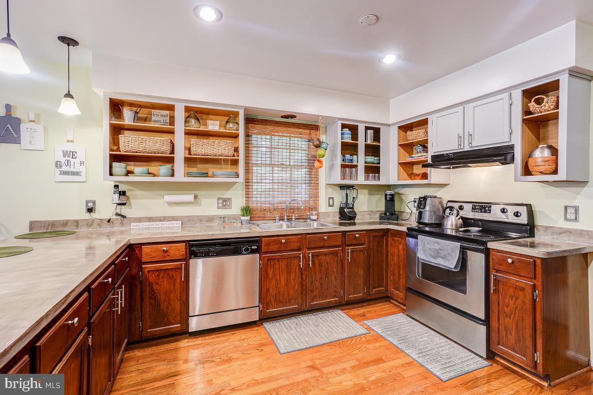 15409 Pine Tree COURT