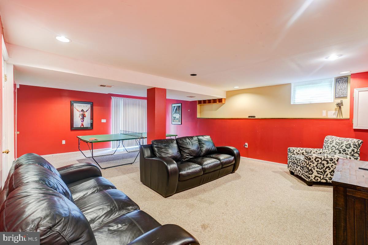 15409 Pine Tree COURT