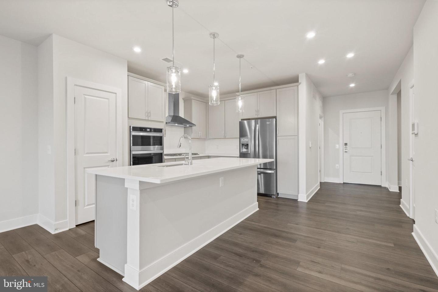 100 Saint Ives PLACE Unit: 3004