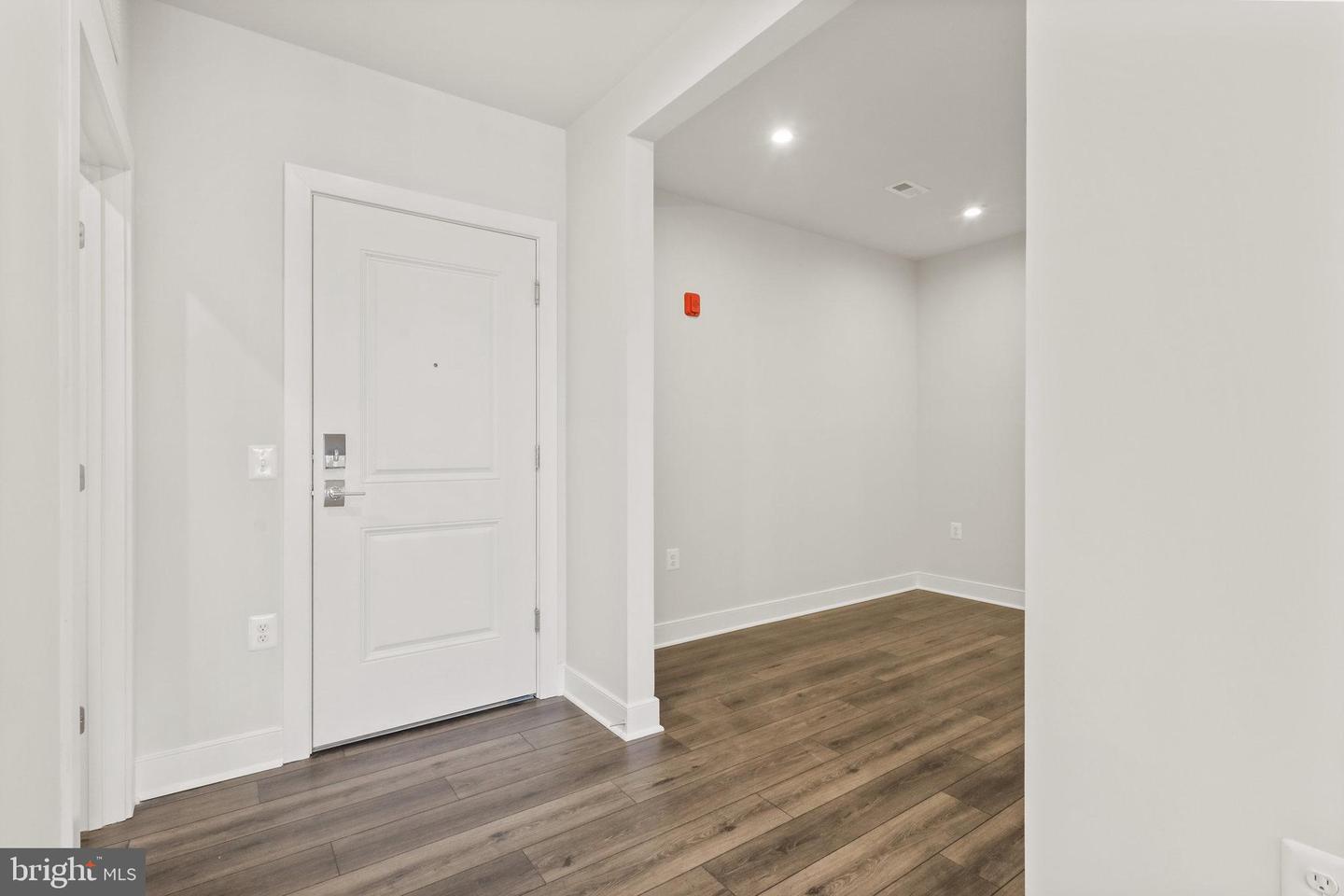 100 Saint Ives PLACE Unit: 3004