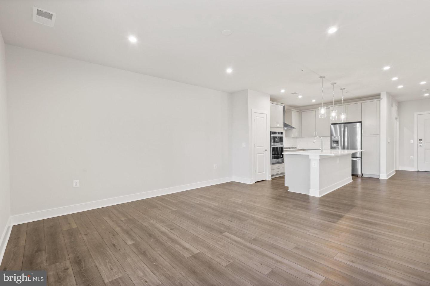 100 Saint Ives PLACE Unit: 3004
