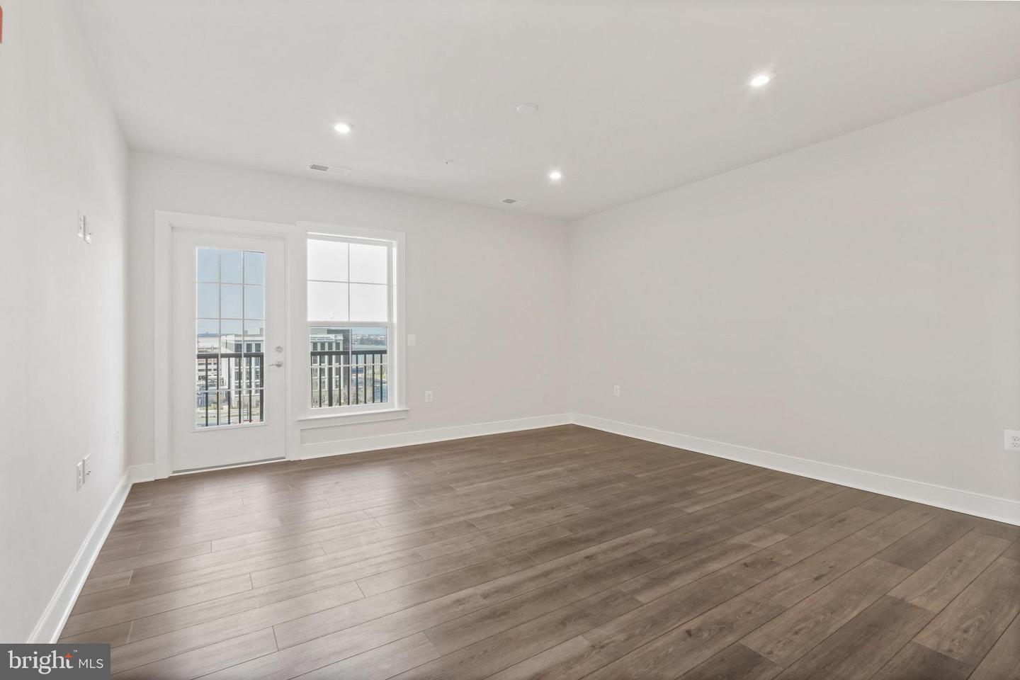 100 Saint Ives PLACE Unit: 3004