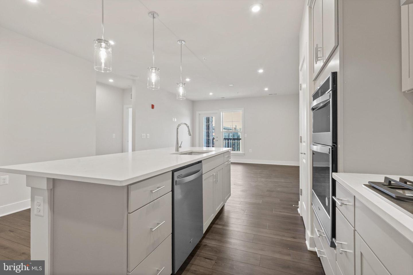 100 Saint Ives PLACE Unit: 3004