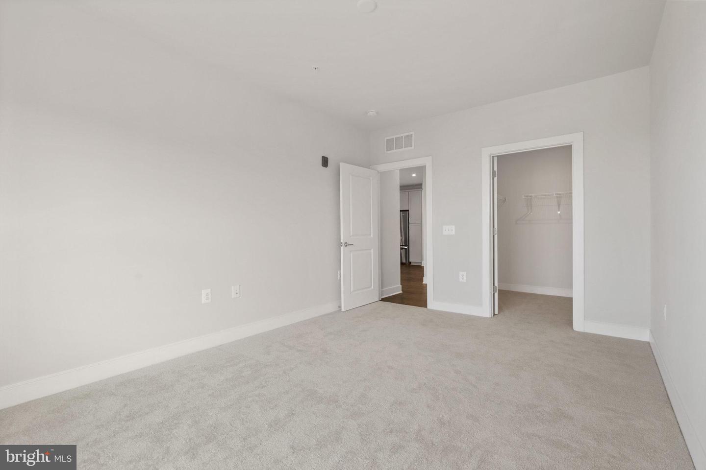 100 Saint Ives PLACE Unit: 3004