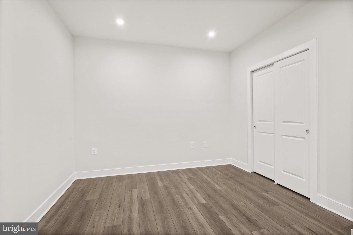 100 Saint Ives PLACE Unit: 3004