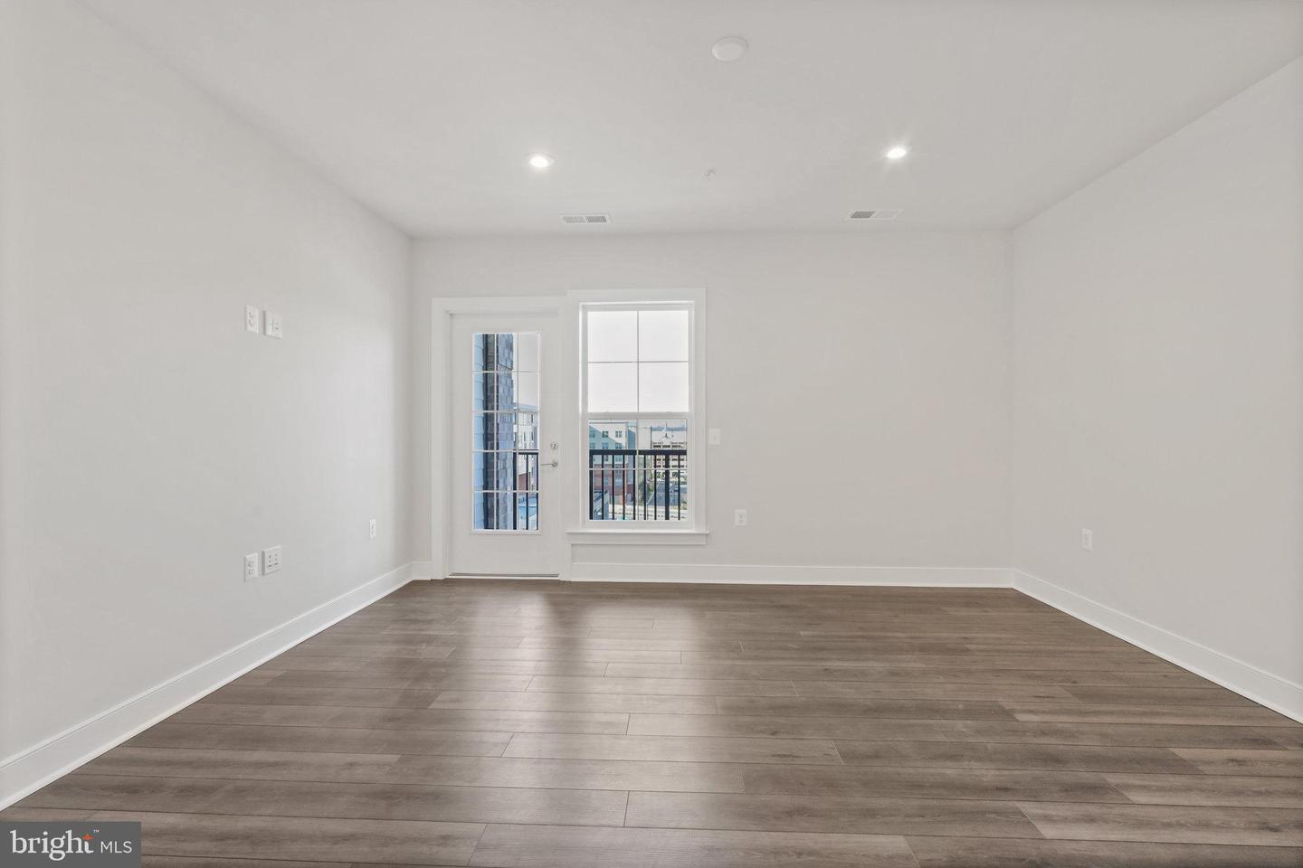 100 Saint Ives PLACE Unit: 3004