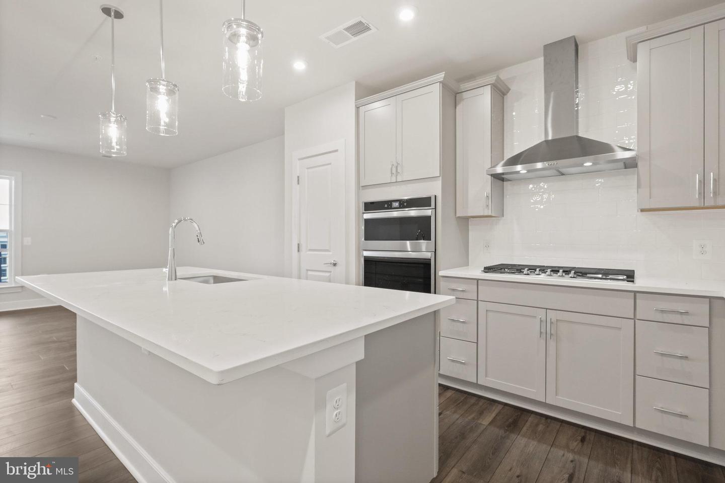 100 Saint Ives PLACE Unit: 3004