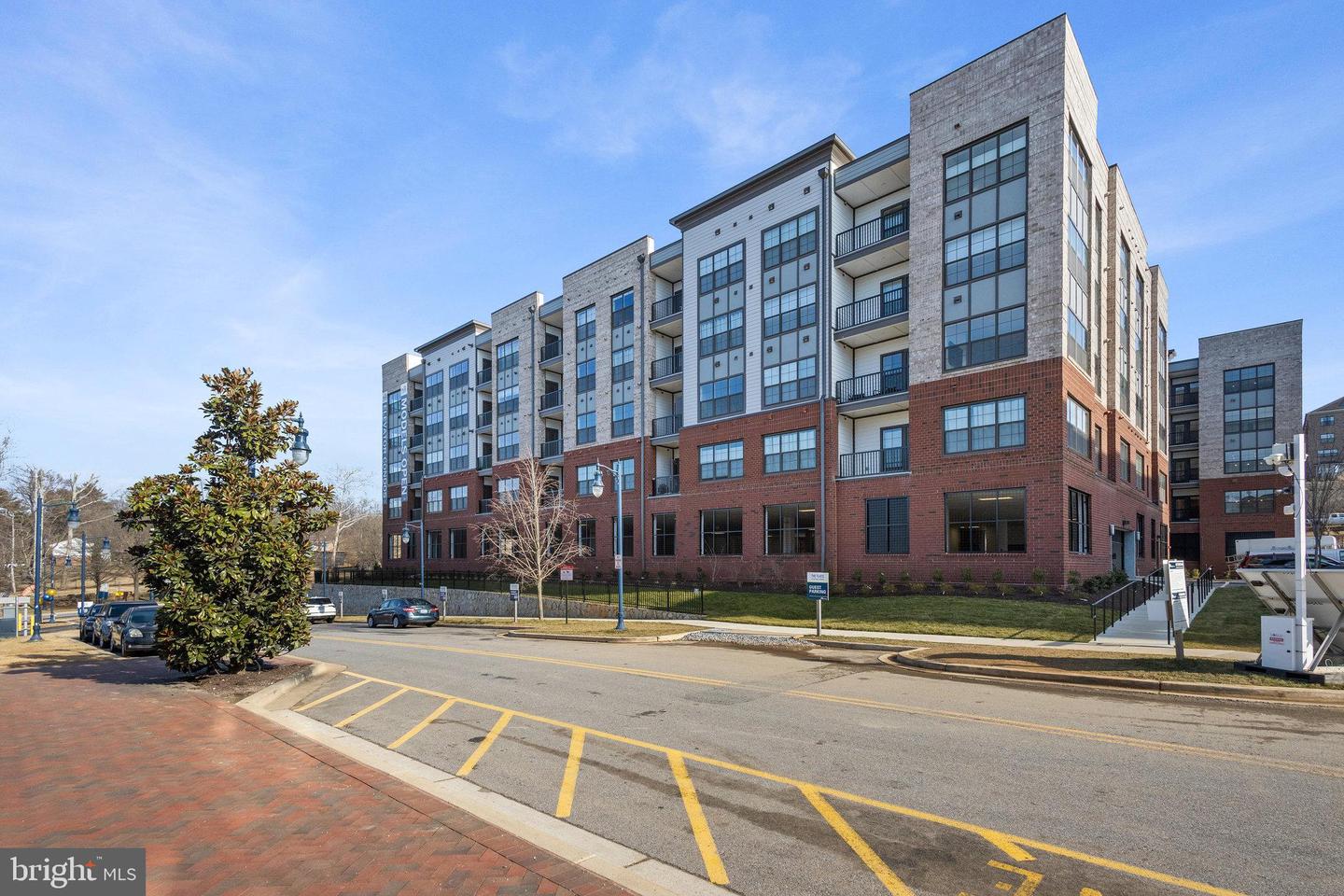 100 Saint Ives PLACE Unit: 3004