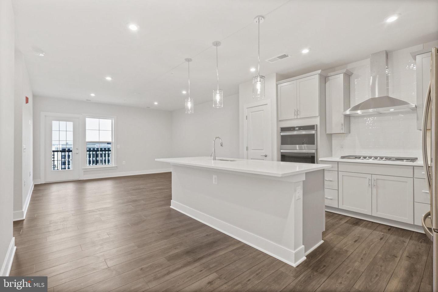 100 Saint Ives PLACE Unit: 3004