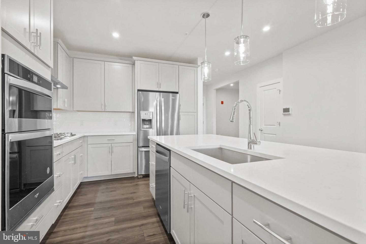 100 Saint Ives PLACE Unit: 3004
