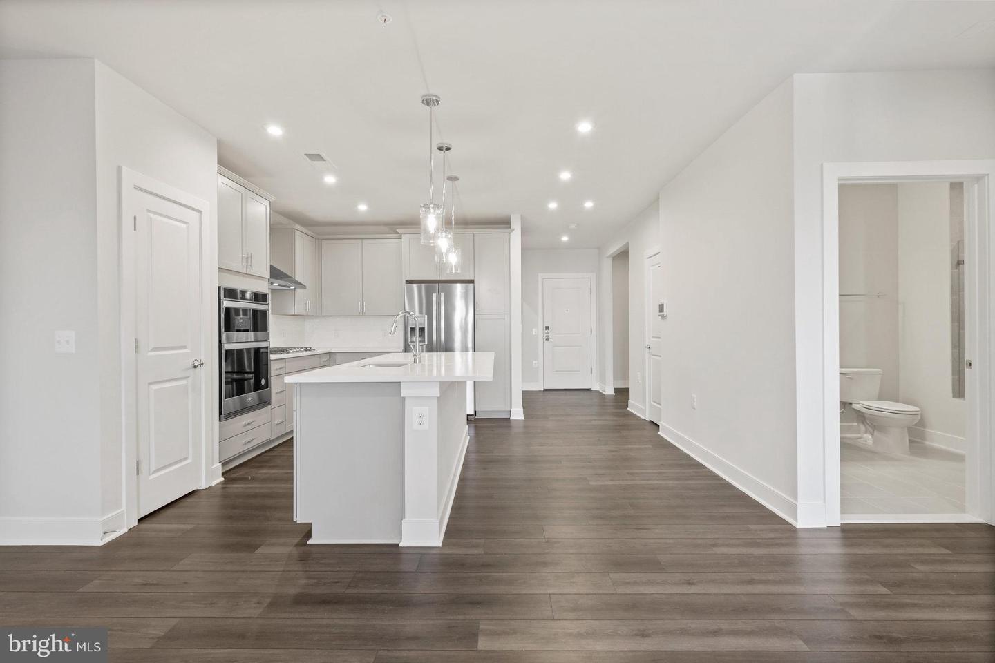 100 Saint Ives PLACE Unit: 3004