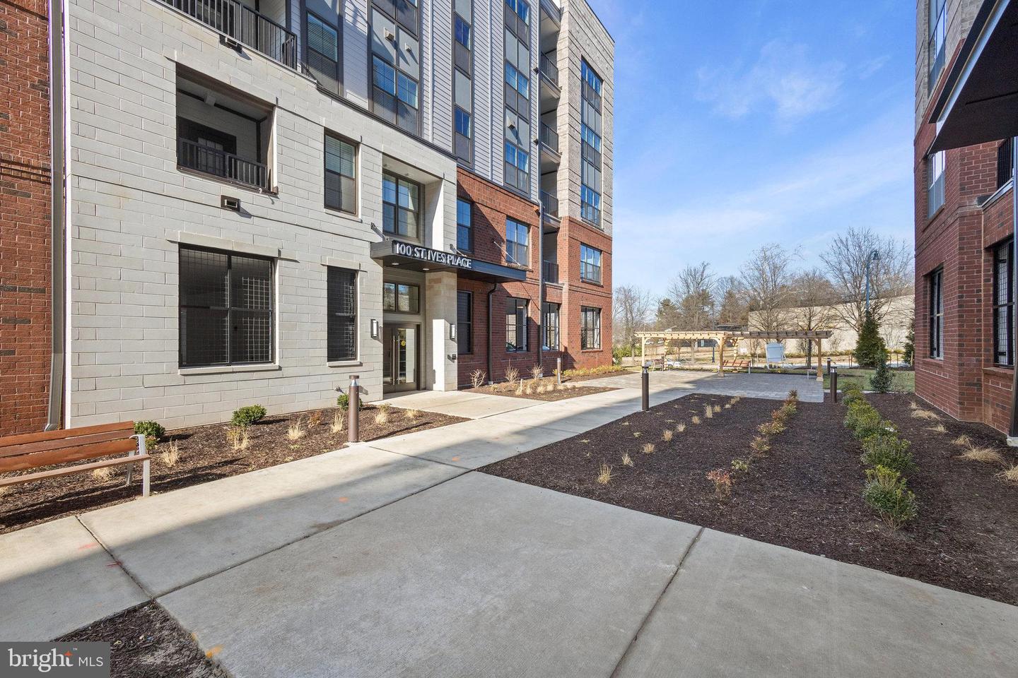 100 Saint Ives PLACE Unit: 3004