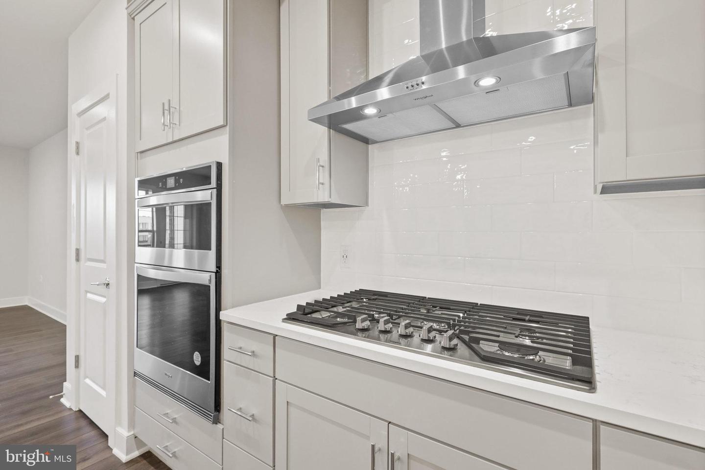 100 Saint Ives PLACE Unit: 3004