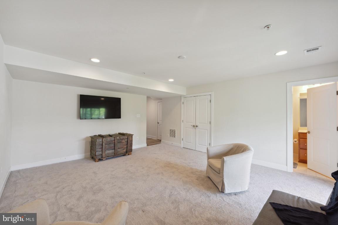 9177 Fox Stream WAY