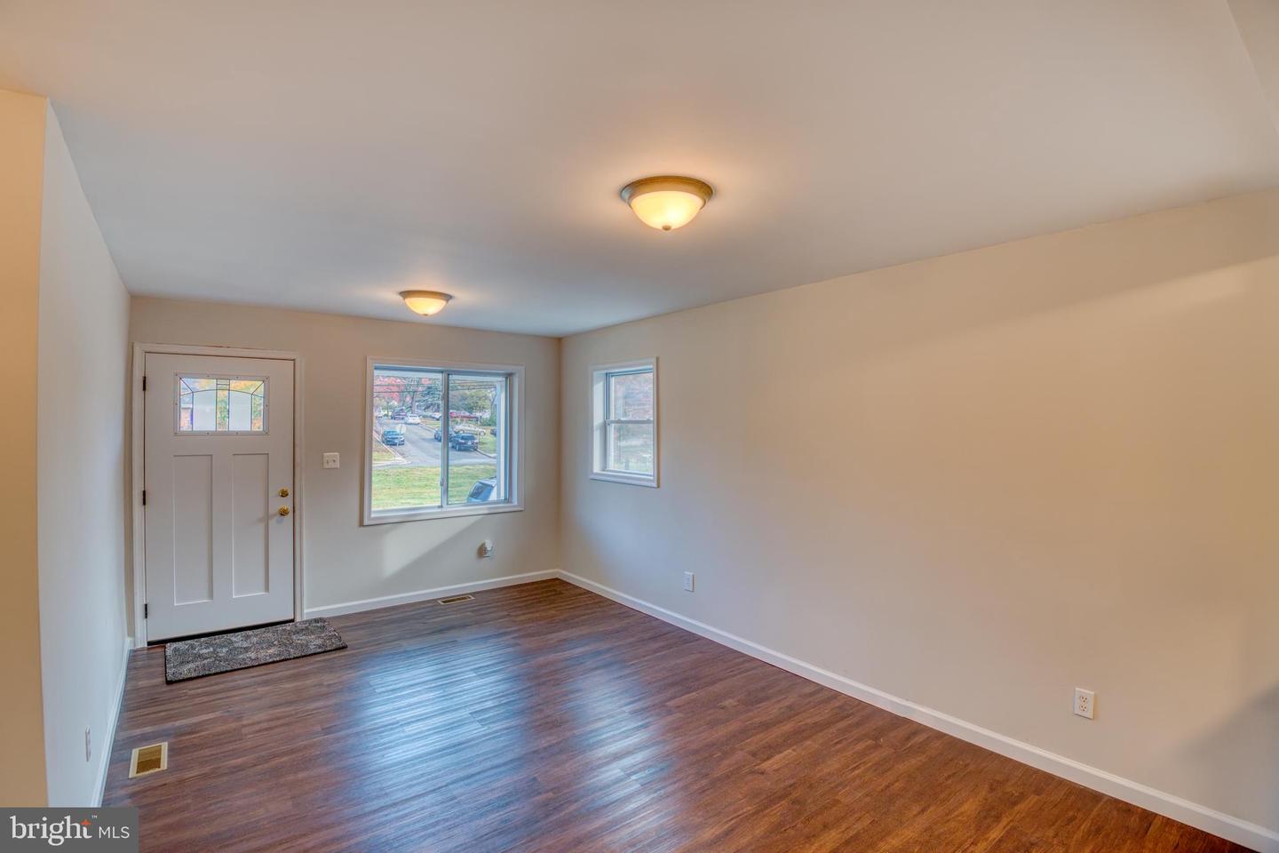 1607 Merrimac DRIVE
