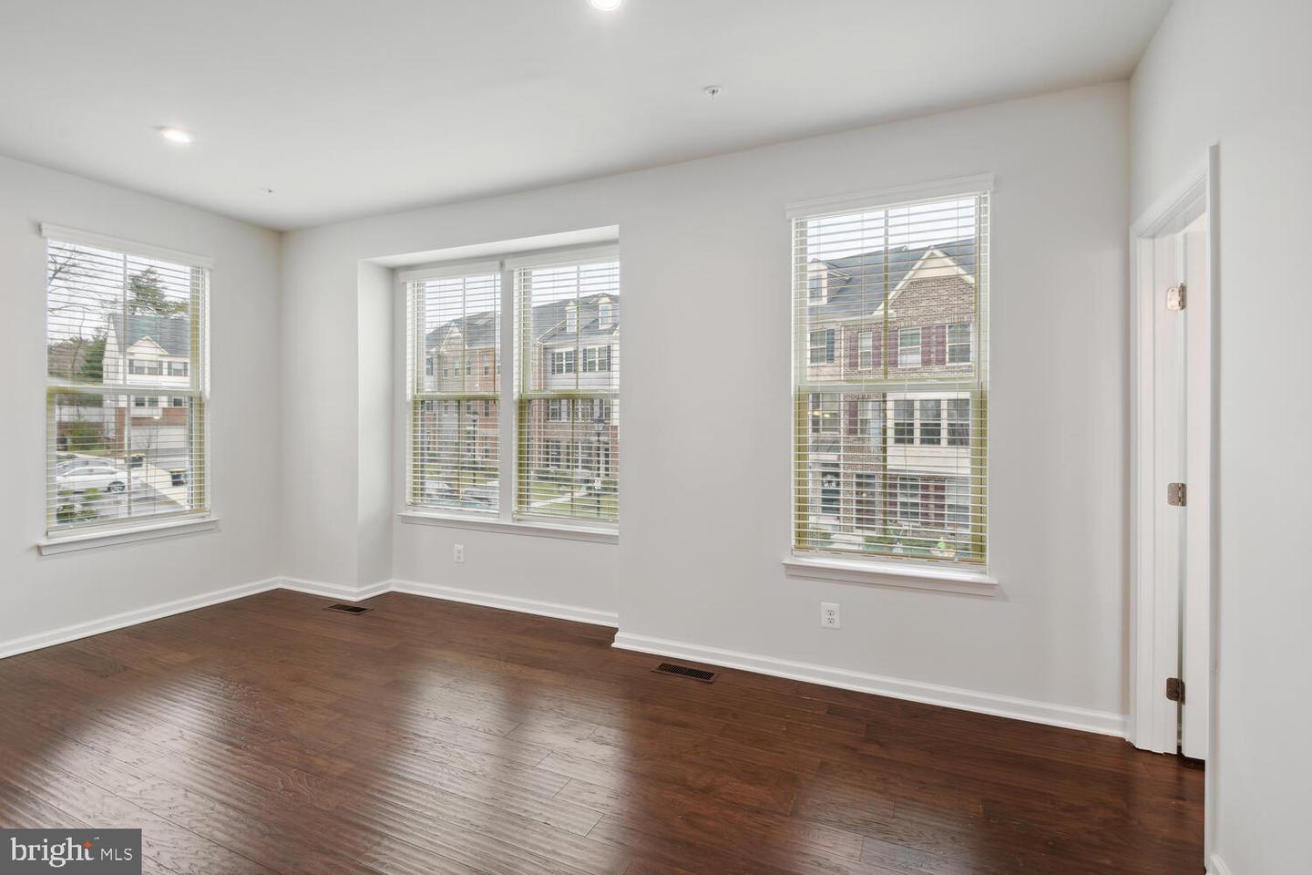 10012 Dorsey LANE