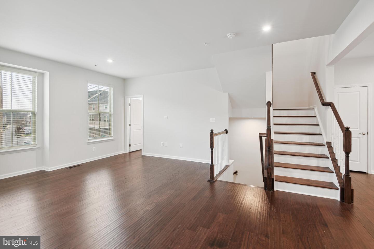 10012 Dorsey LANE