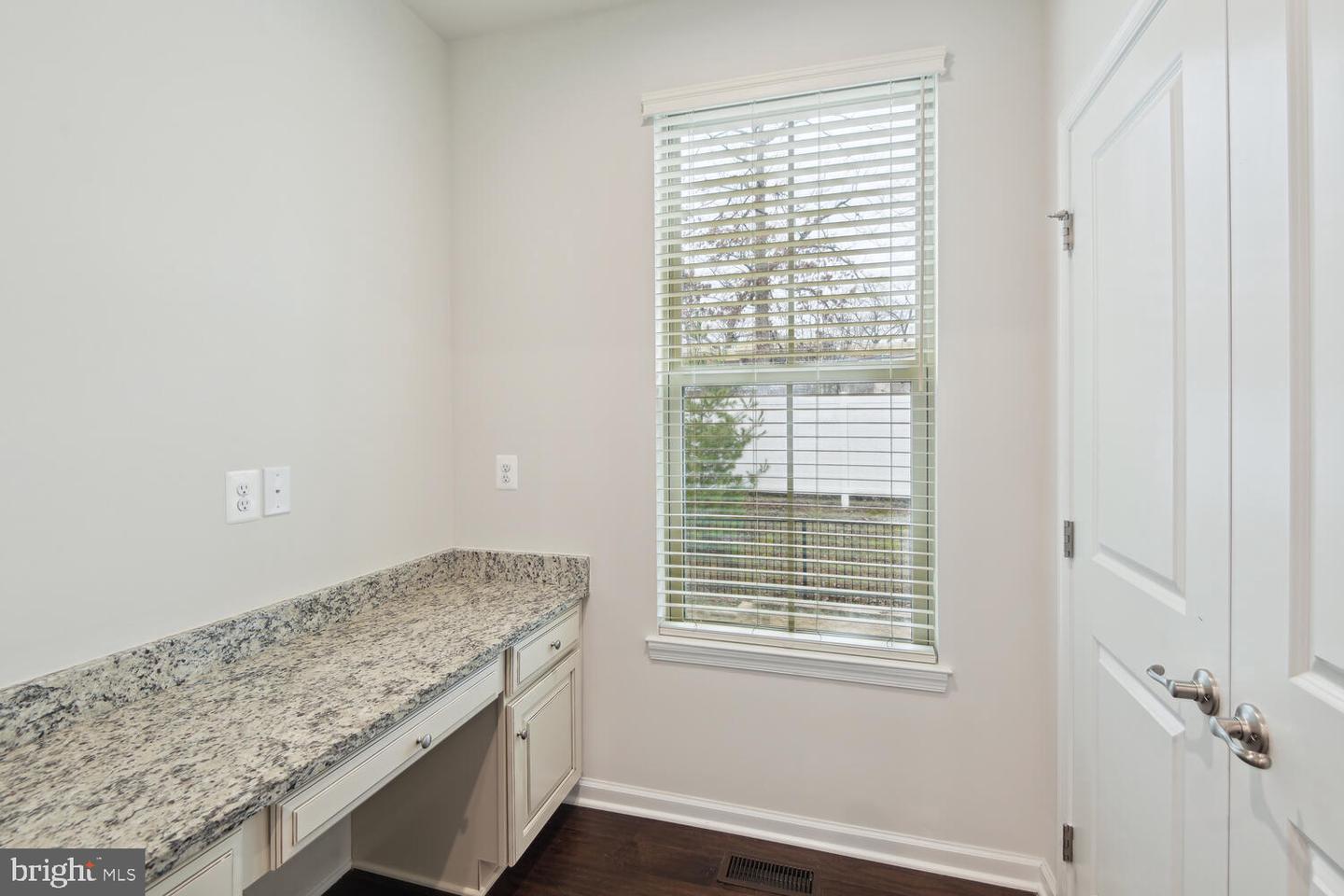 10012 Dorsey LANE