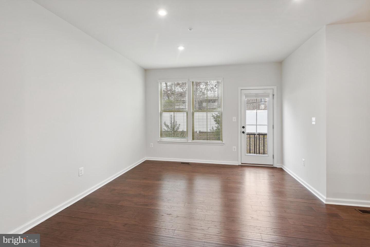 10012 Dorsey LANE