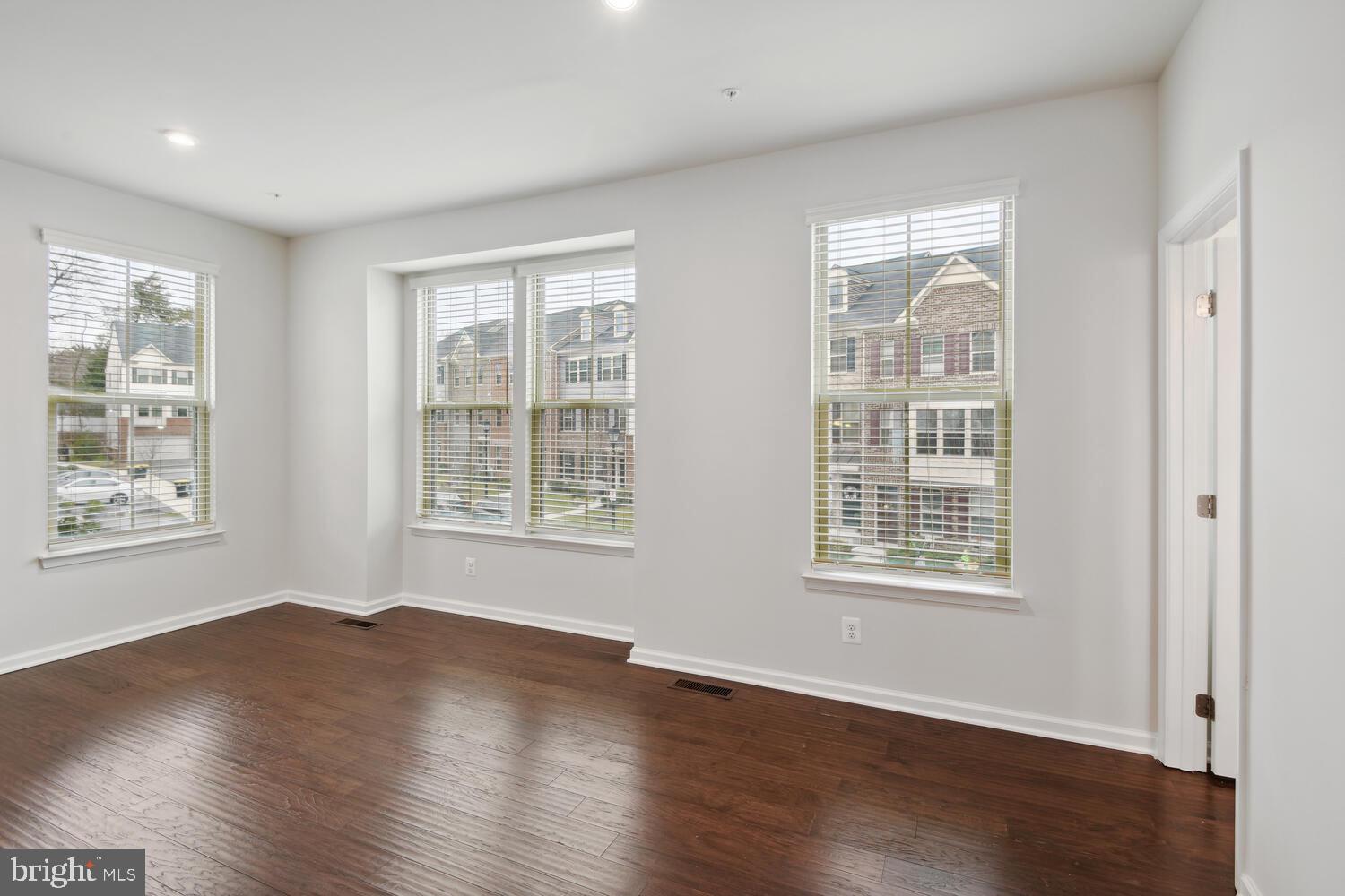 10012 Dorsey LANE
