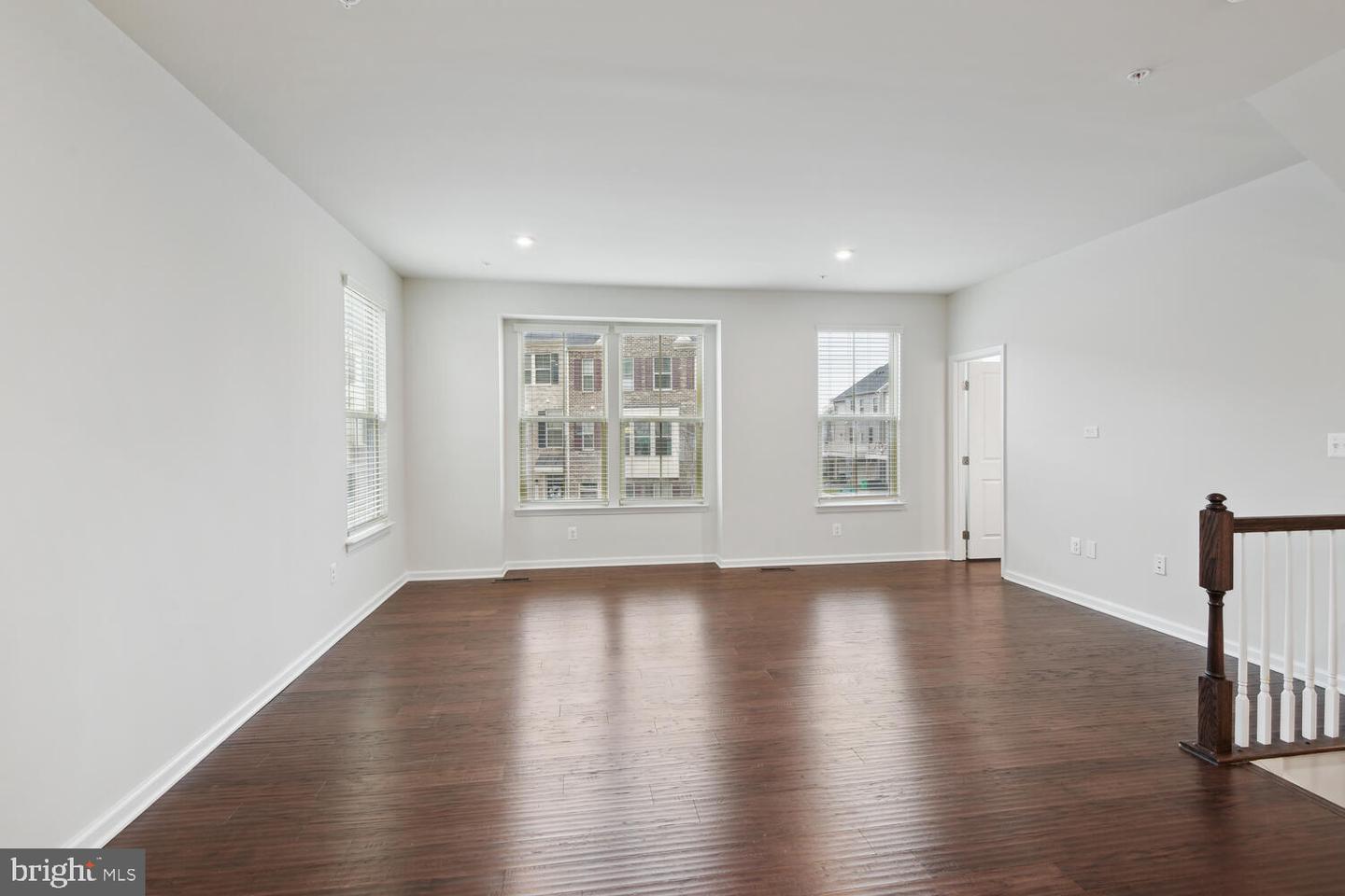 10012 Dorsey LANE