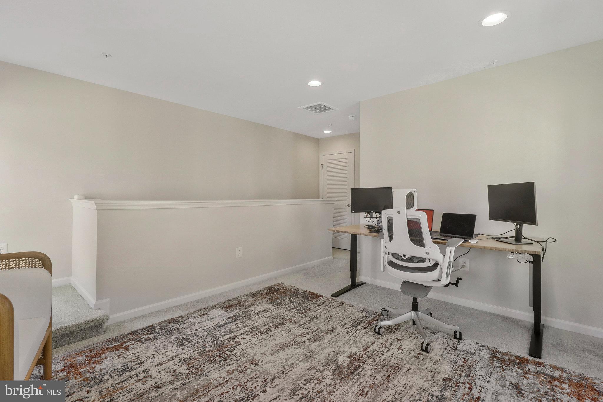 6100 Enquirer St