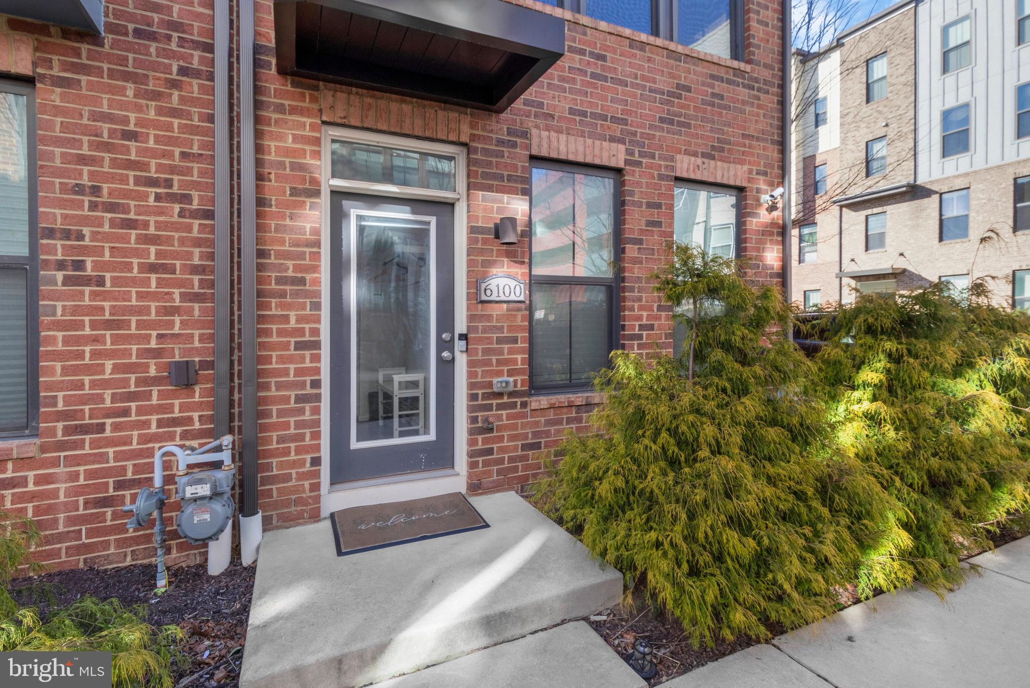 6100 Enquirer St