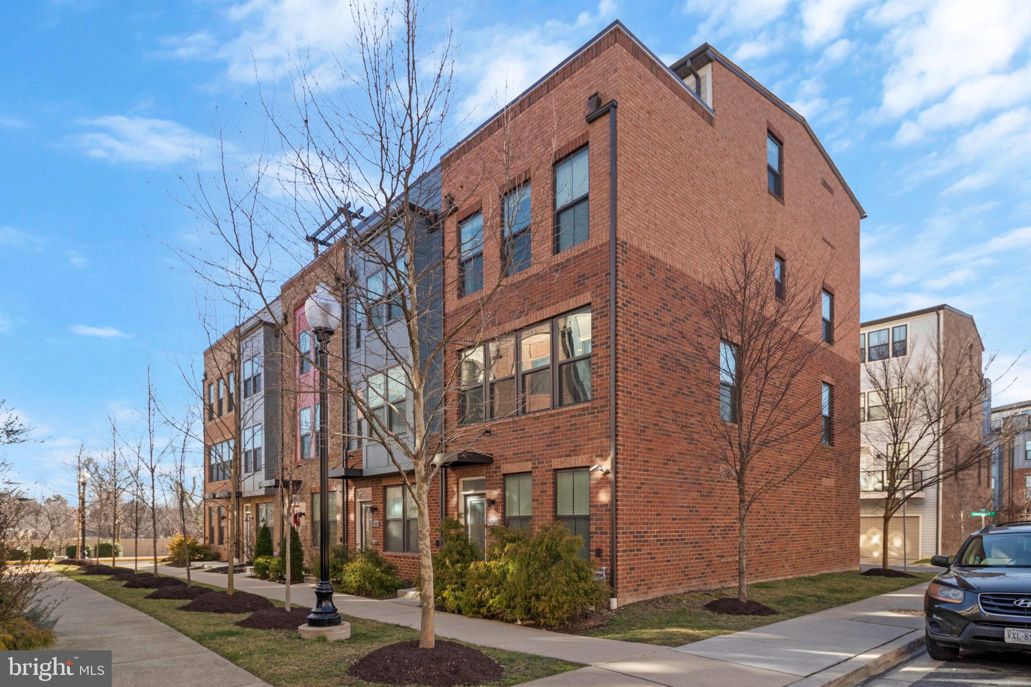 6100 Enquirer St