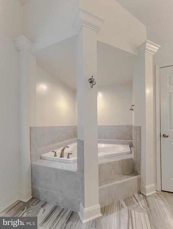 22108 GARRETTS CHANCE COURT
