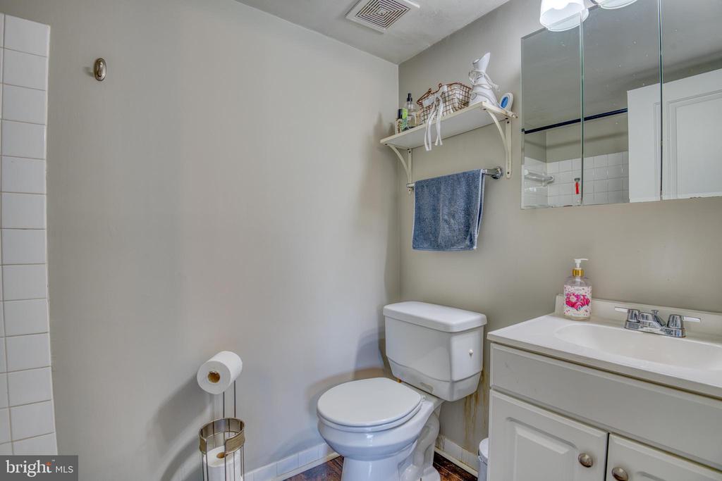 15615 Dorset Rd #203