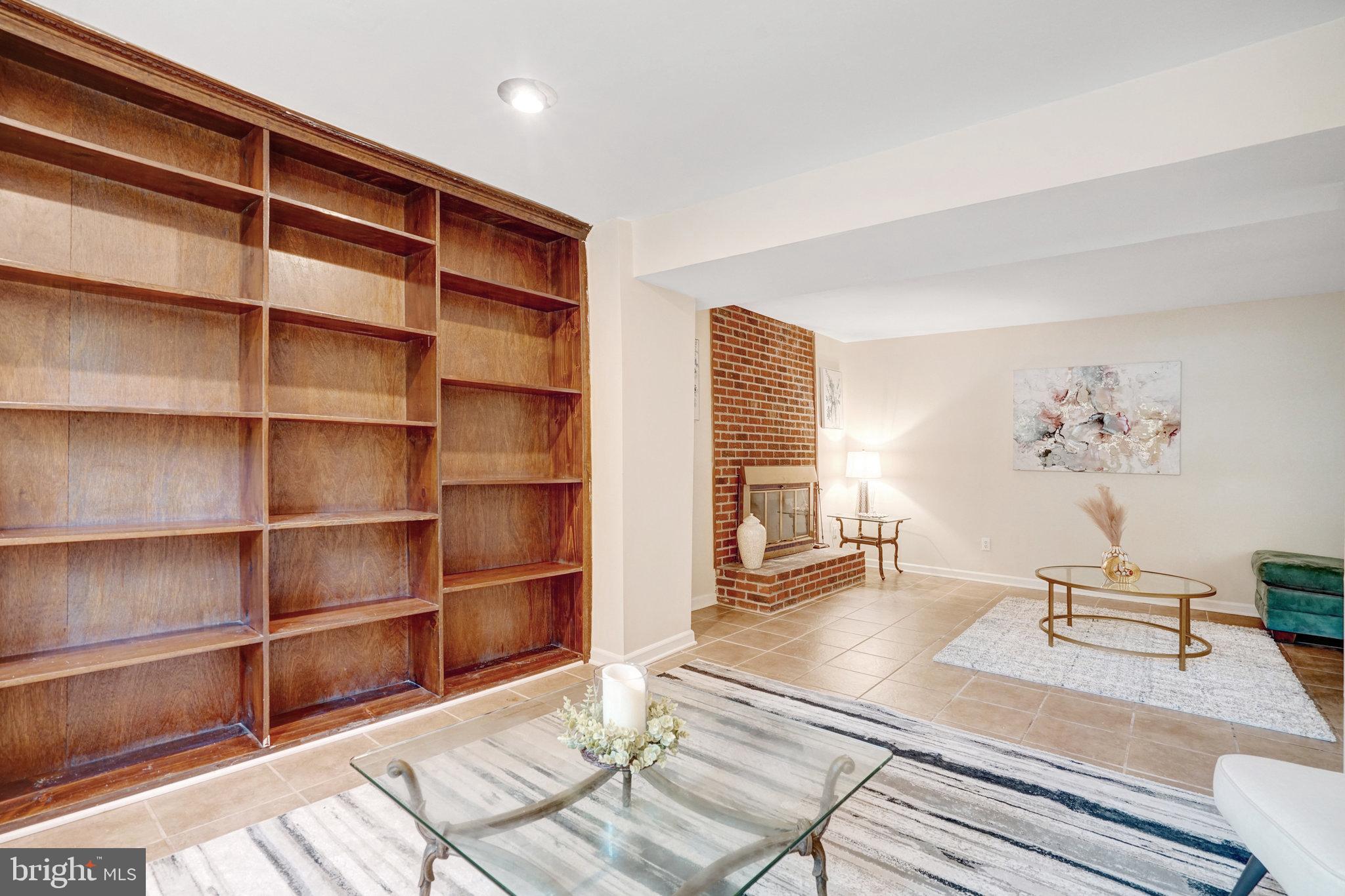 11009 Hidden Creek Ct
