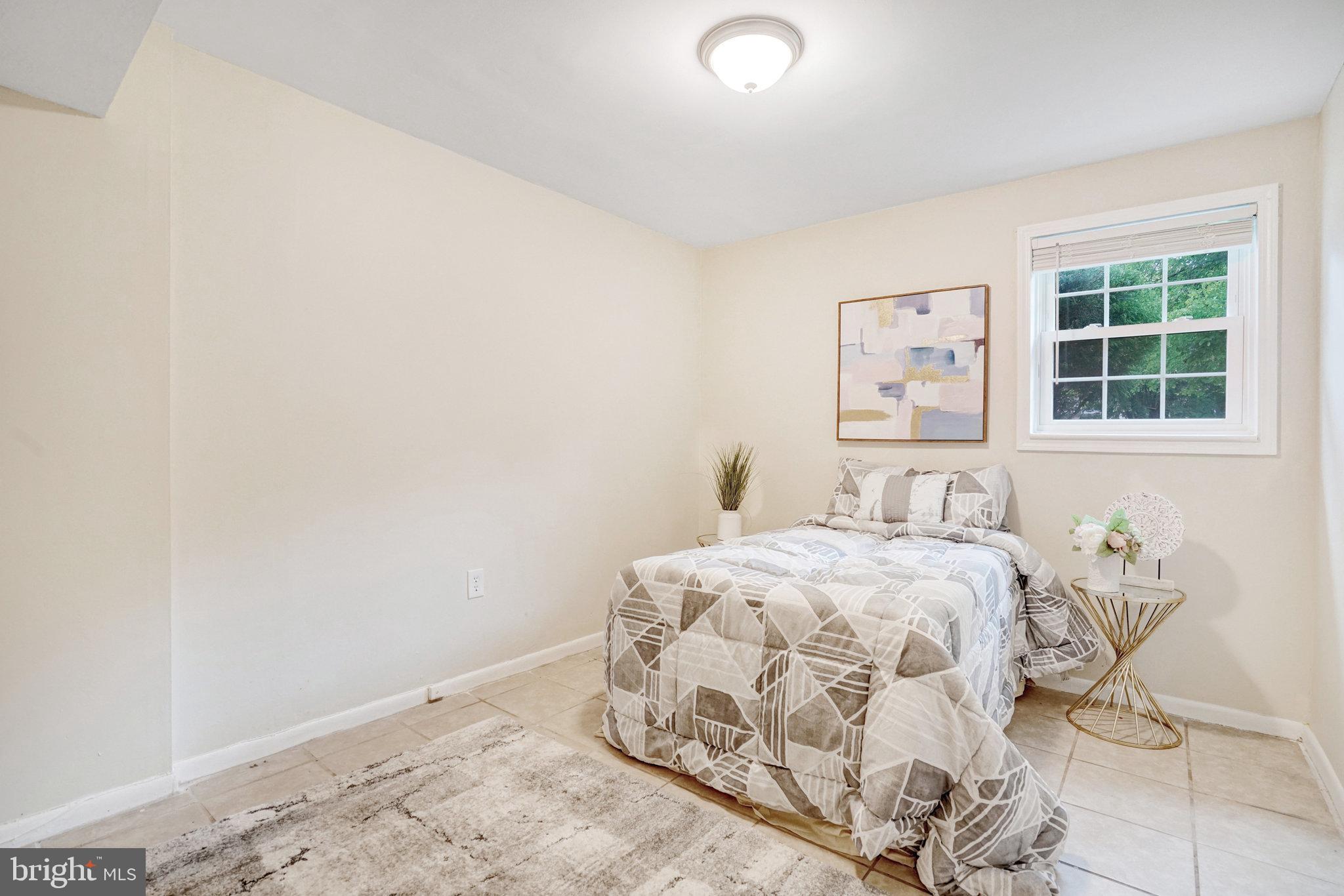 11009 Hidden Creek Ct