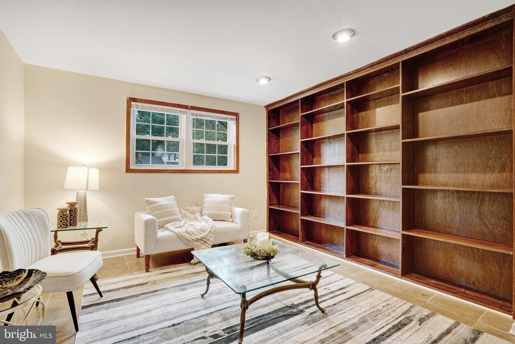 11009 Hidden Creek Ct