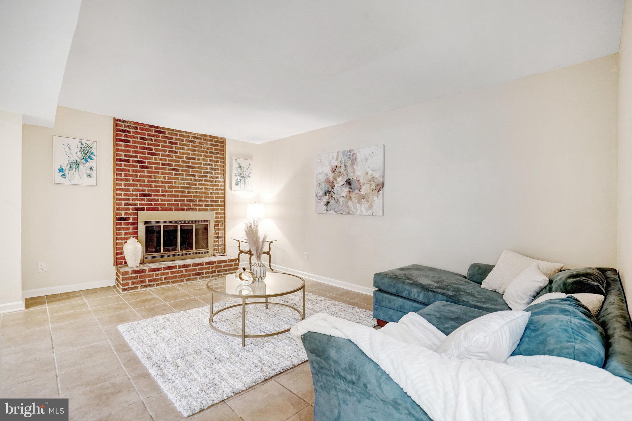 11009 Hidden Creek Ct