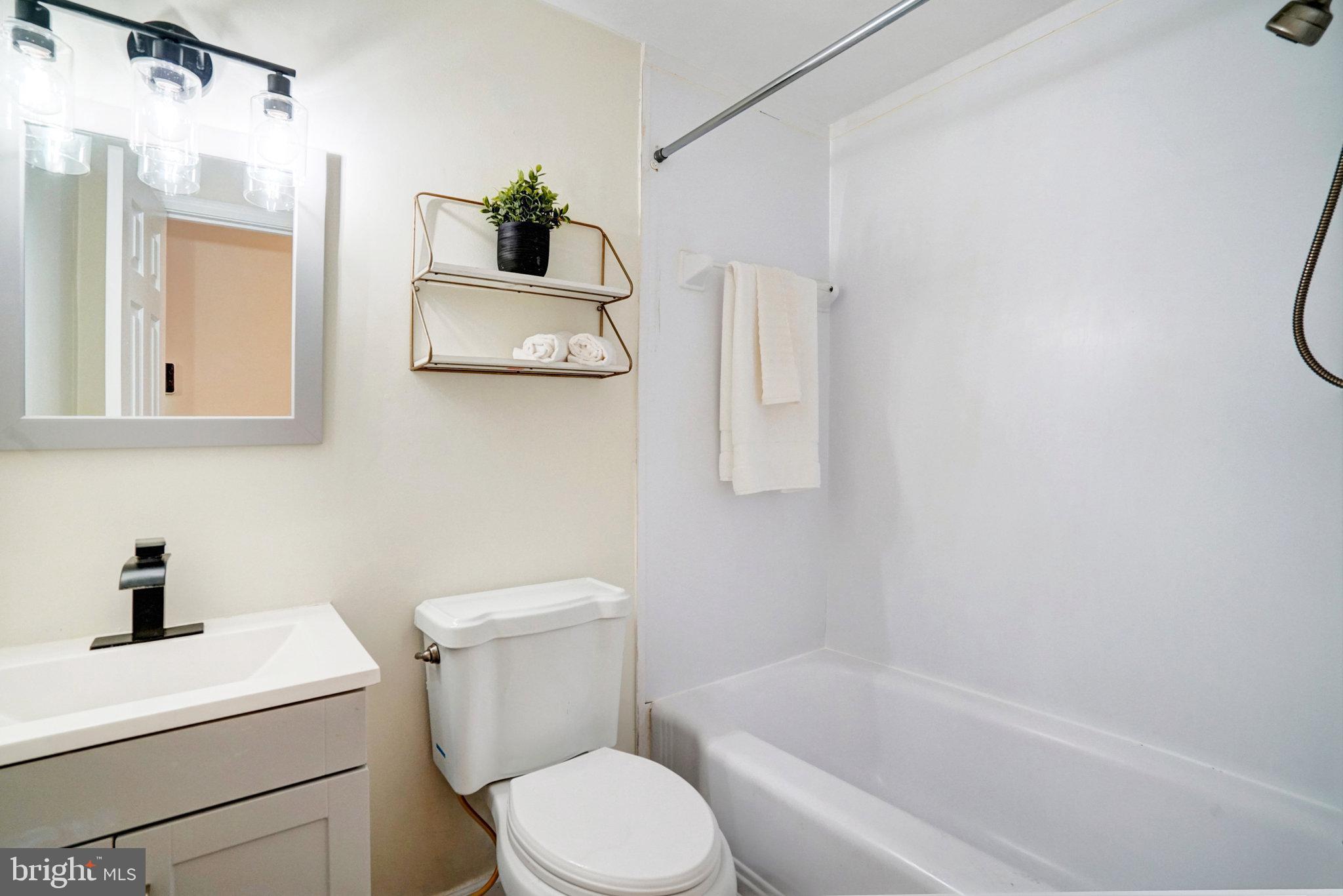 11009 Hidden Creek Ct