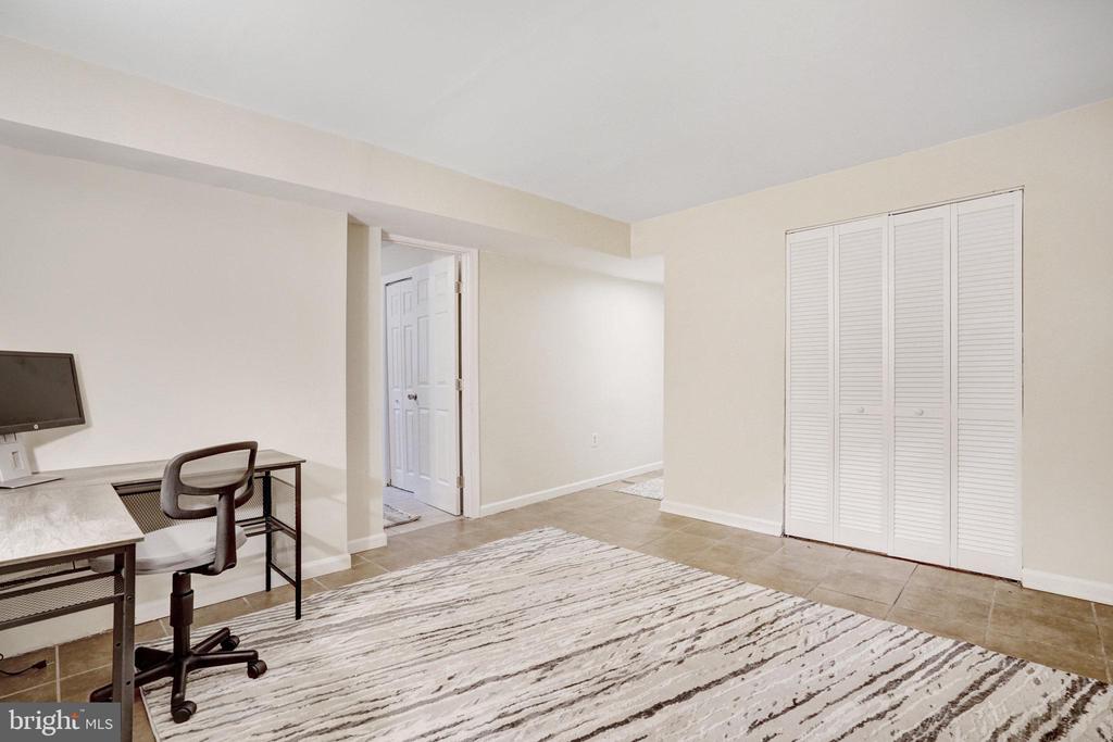 11009 Hidden Creek Ct