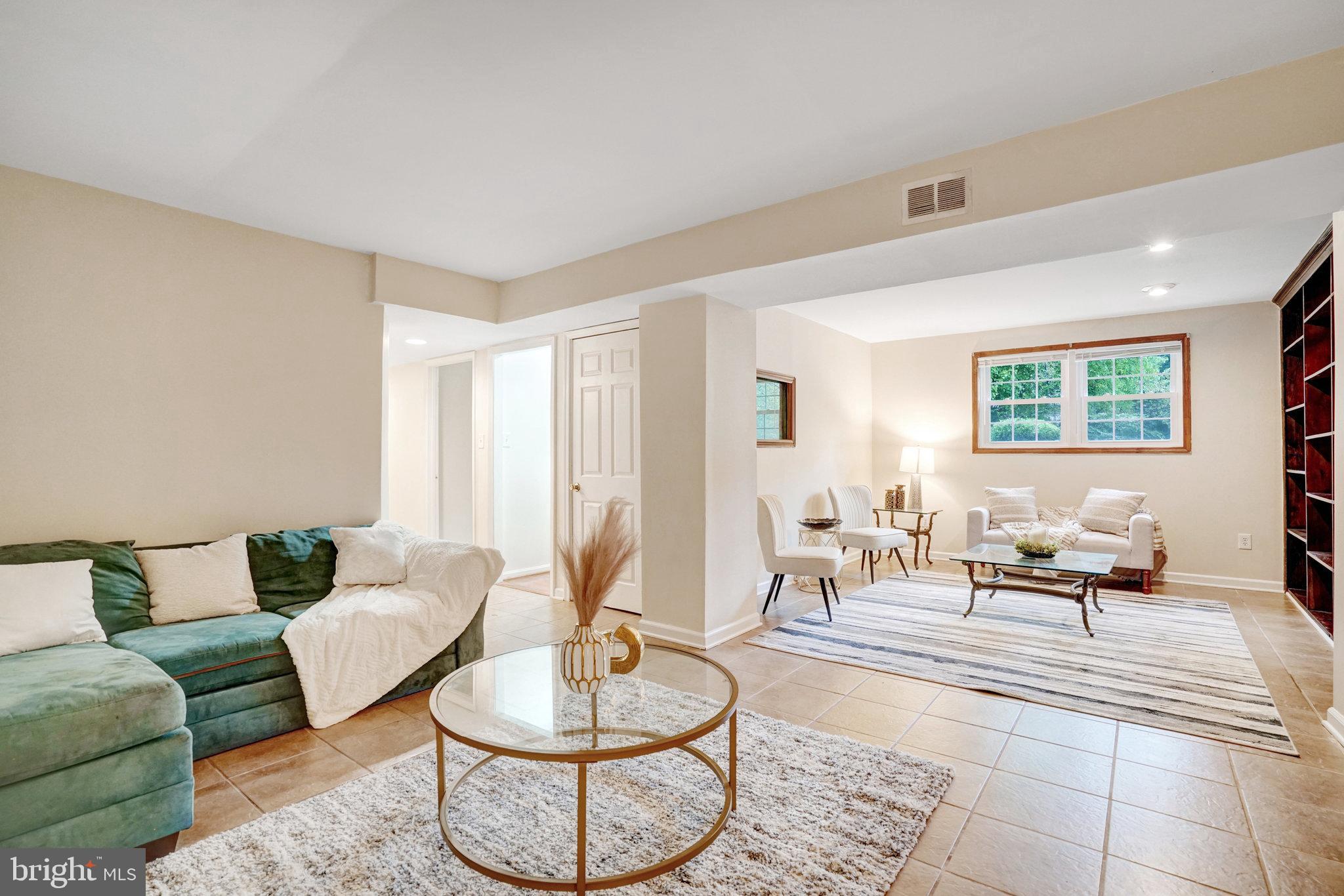 11009 Hidden Creek Ct