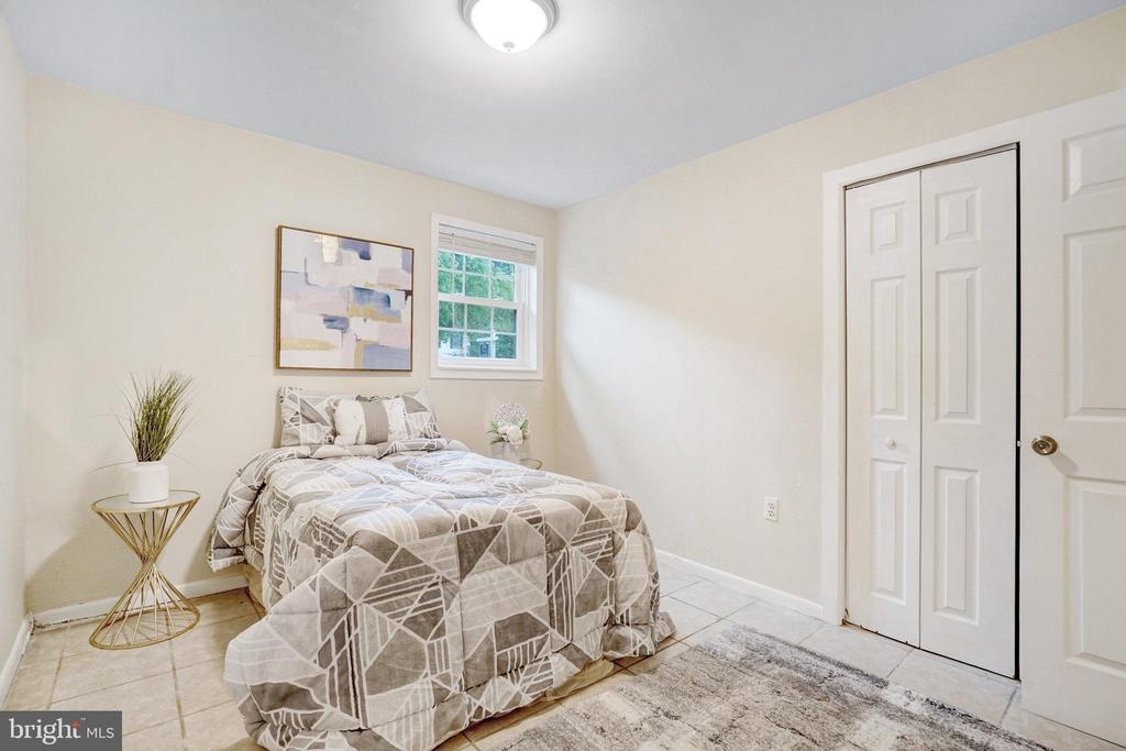 11009 Hidden Creek Ct