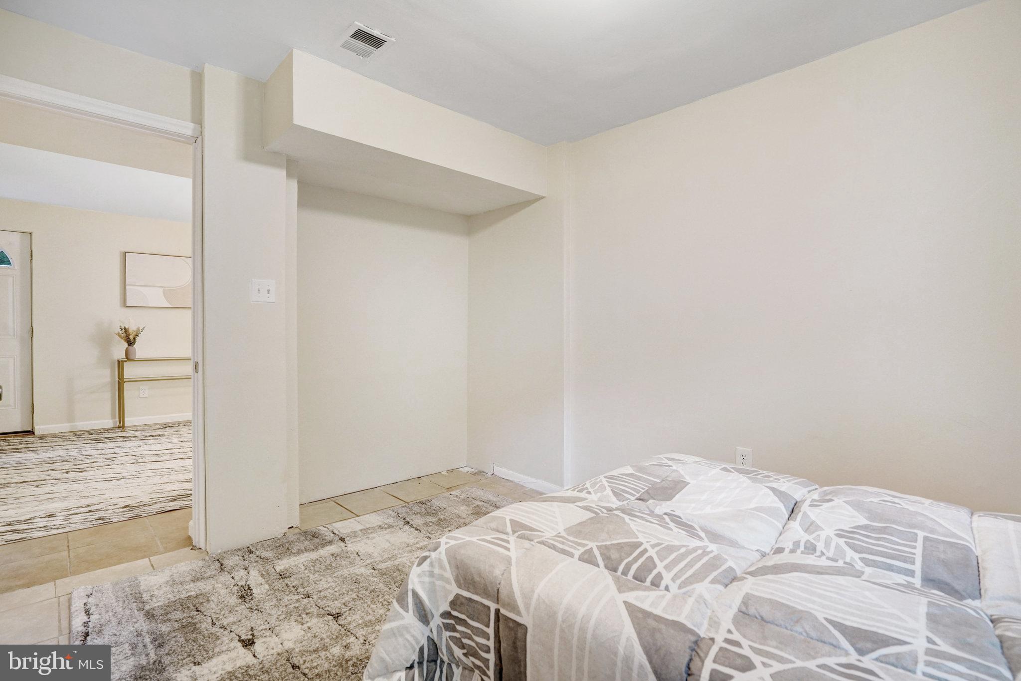 11009 Hidden Creek Ct