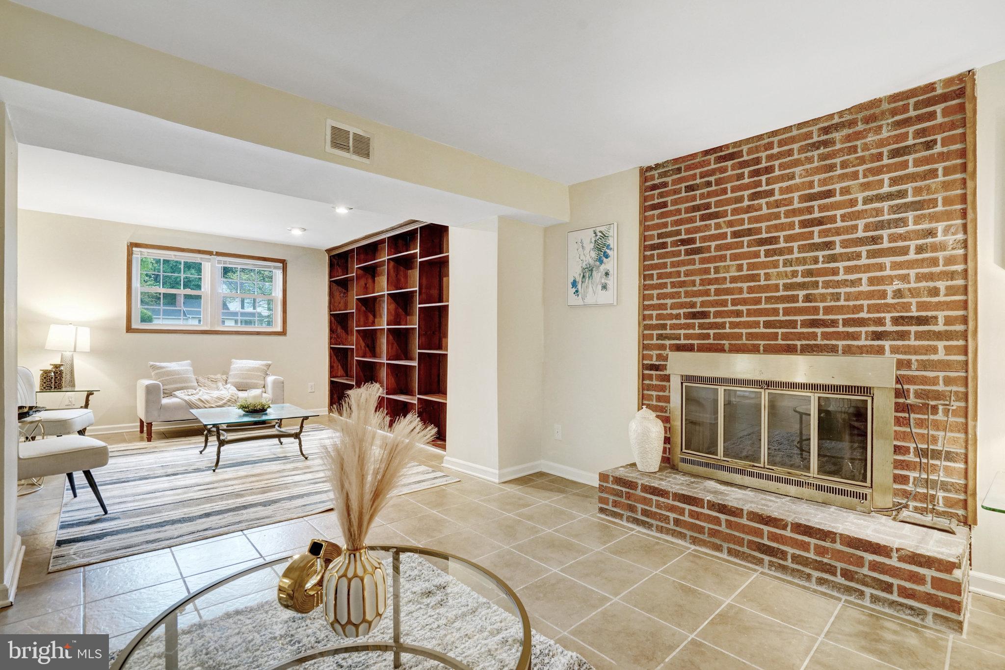 11009 Hidden Creek Ct