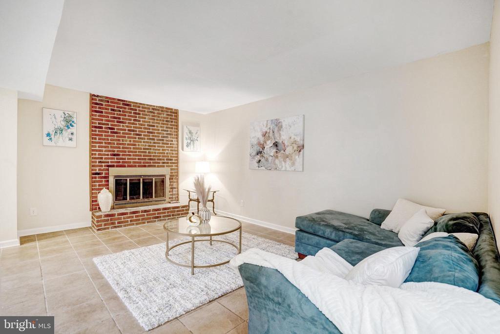 11009 Hidden Creek Ct