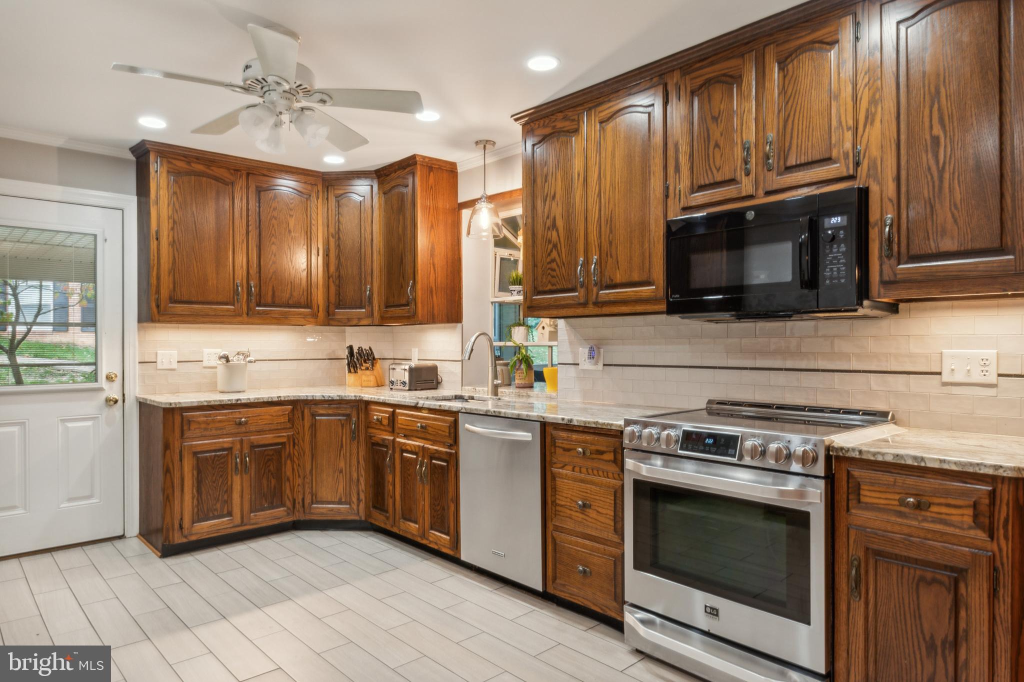13027 Ingleside Dr