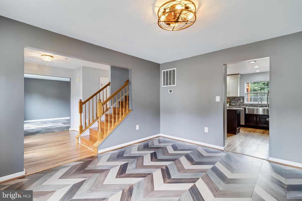 8707 FRAN DEL DRIVE
