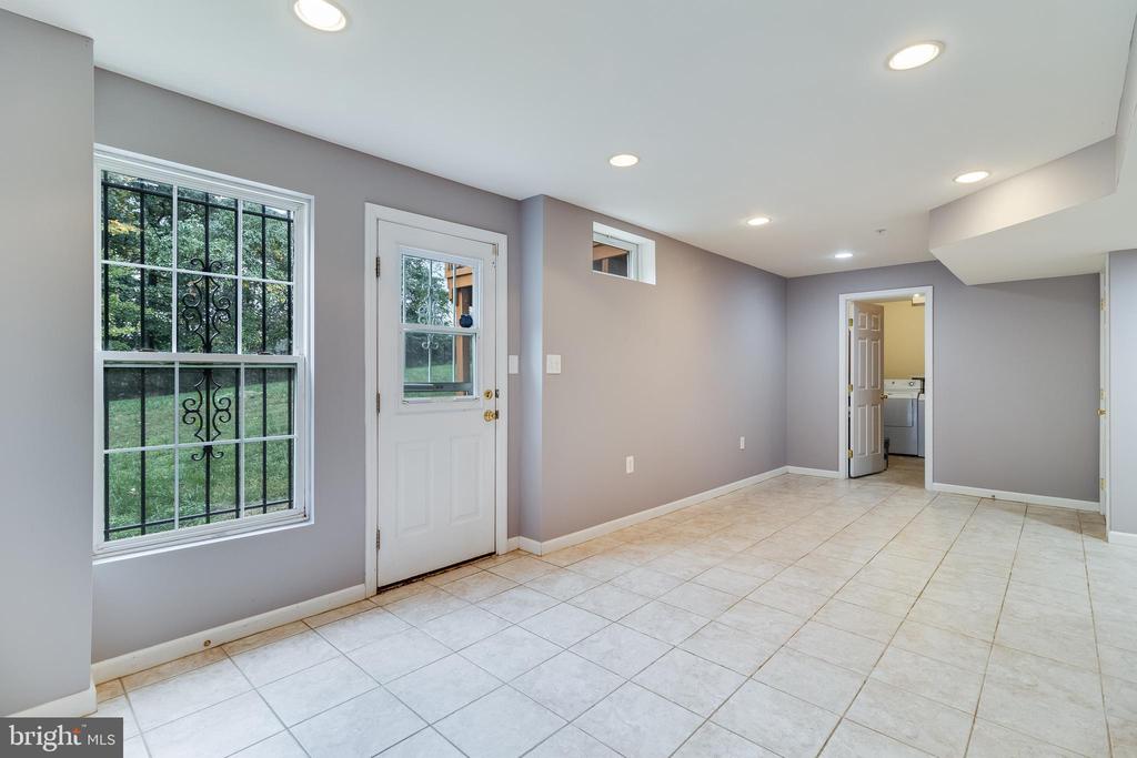 8707 FRAN DEL DRIVE