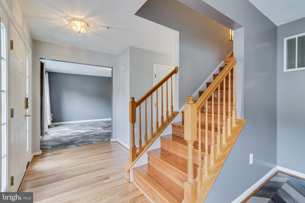 8707 FRAN DEL DRIVE