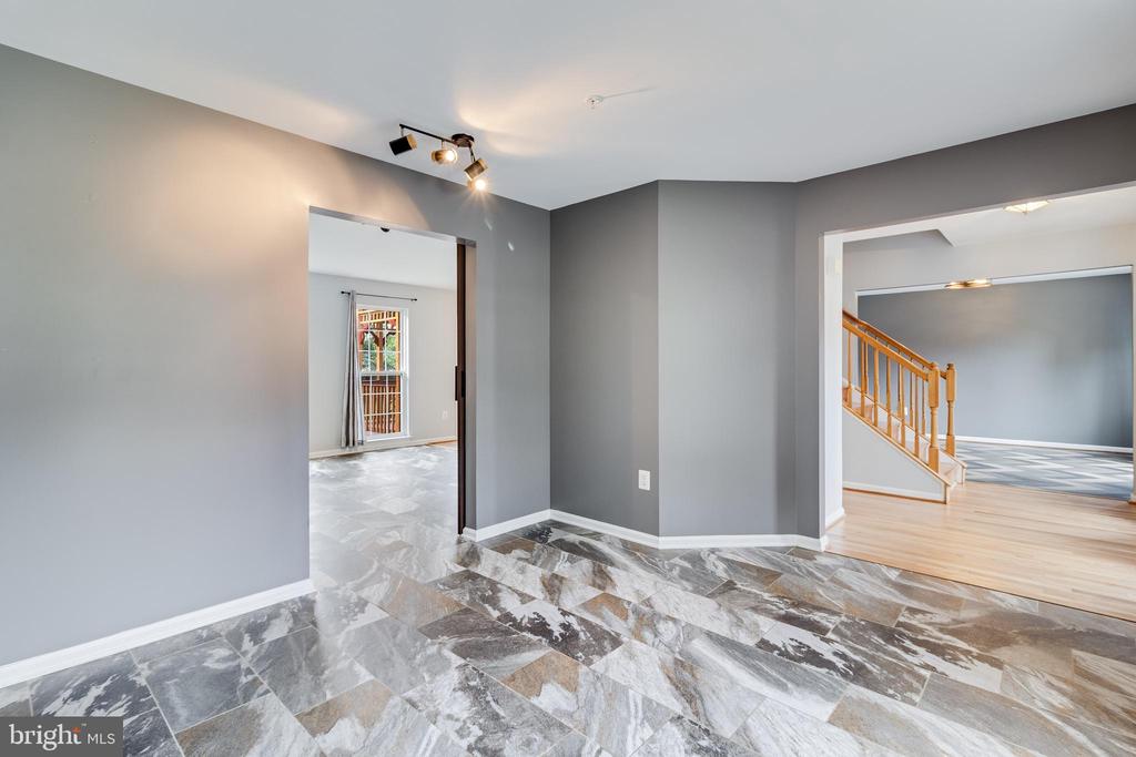 8707 FRAN DEL DRIVE